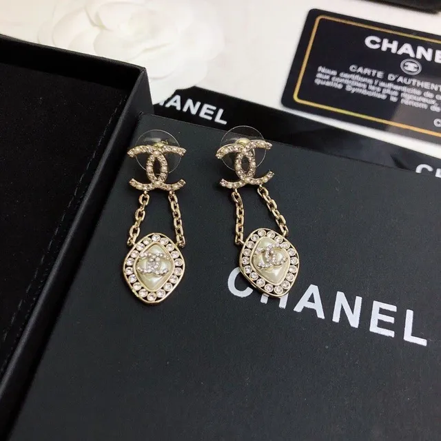 Chanel CC Boucles d'oreilles pendantes dorées beige métal incrustées de cristal bord 2