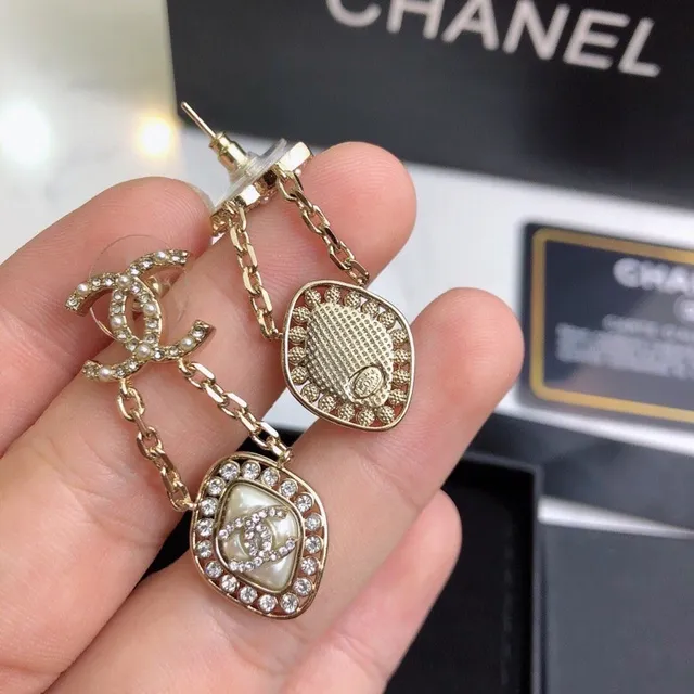 Chanel CC Boucles d'oreilles pendantes dorées beige métal incrustées de cristal bord 3