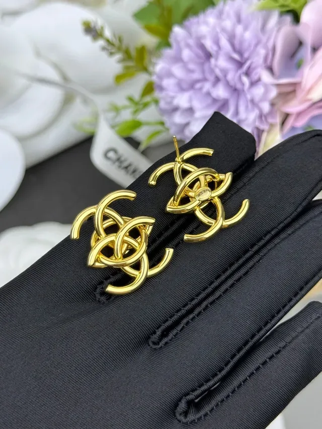 Chanel CC Gold Interlocking Logo Polished Metal Earrings 3