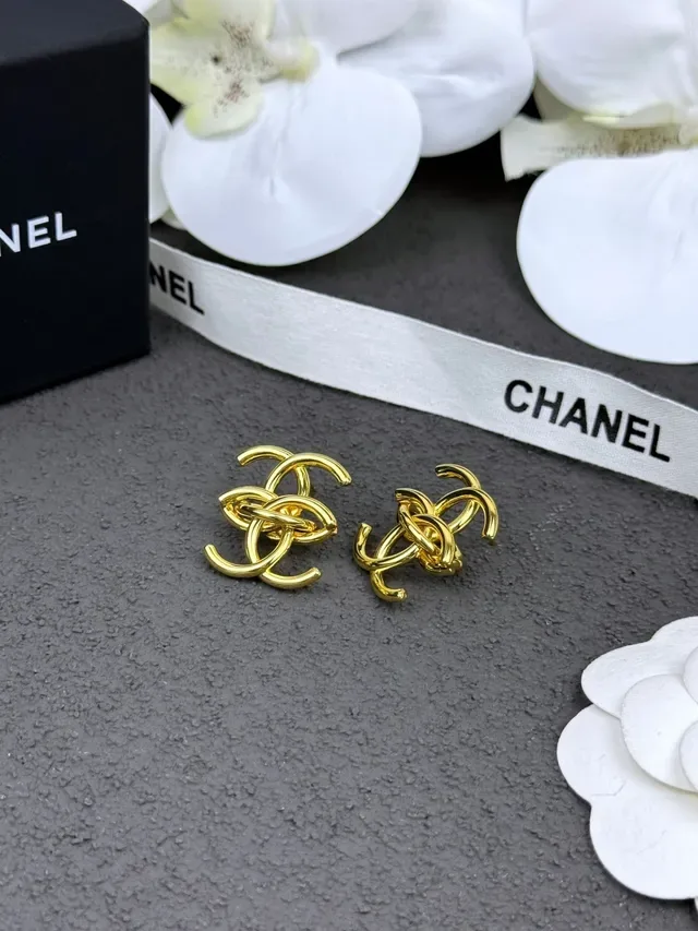 Chanel CC Gold Interlocking Logo Polished Metal Earrings 5