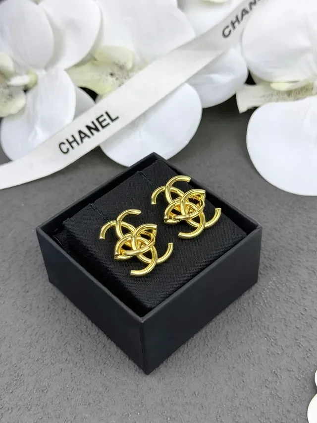 Chanel CC Gold Interlocking Logo Polished Metal Earrings 6