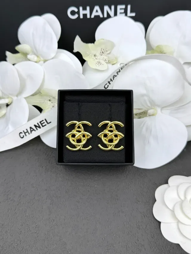 Chanel CC Gold Interlocking Logo Polished Metal Earrings 7