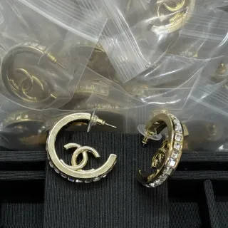 Chanel CC 圈耳 晶钻镶嵌 金色耳环