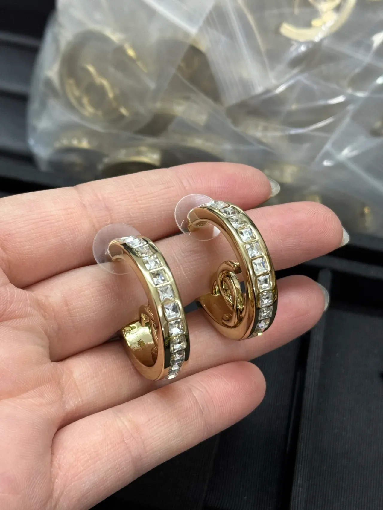Chanel CC 圈耳 晶钻镶嵌 金色耳环 2