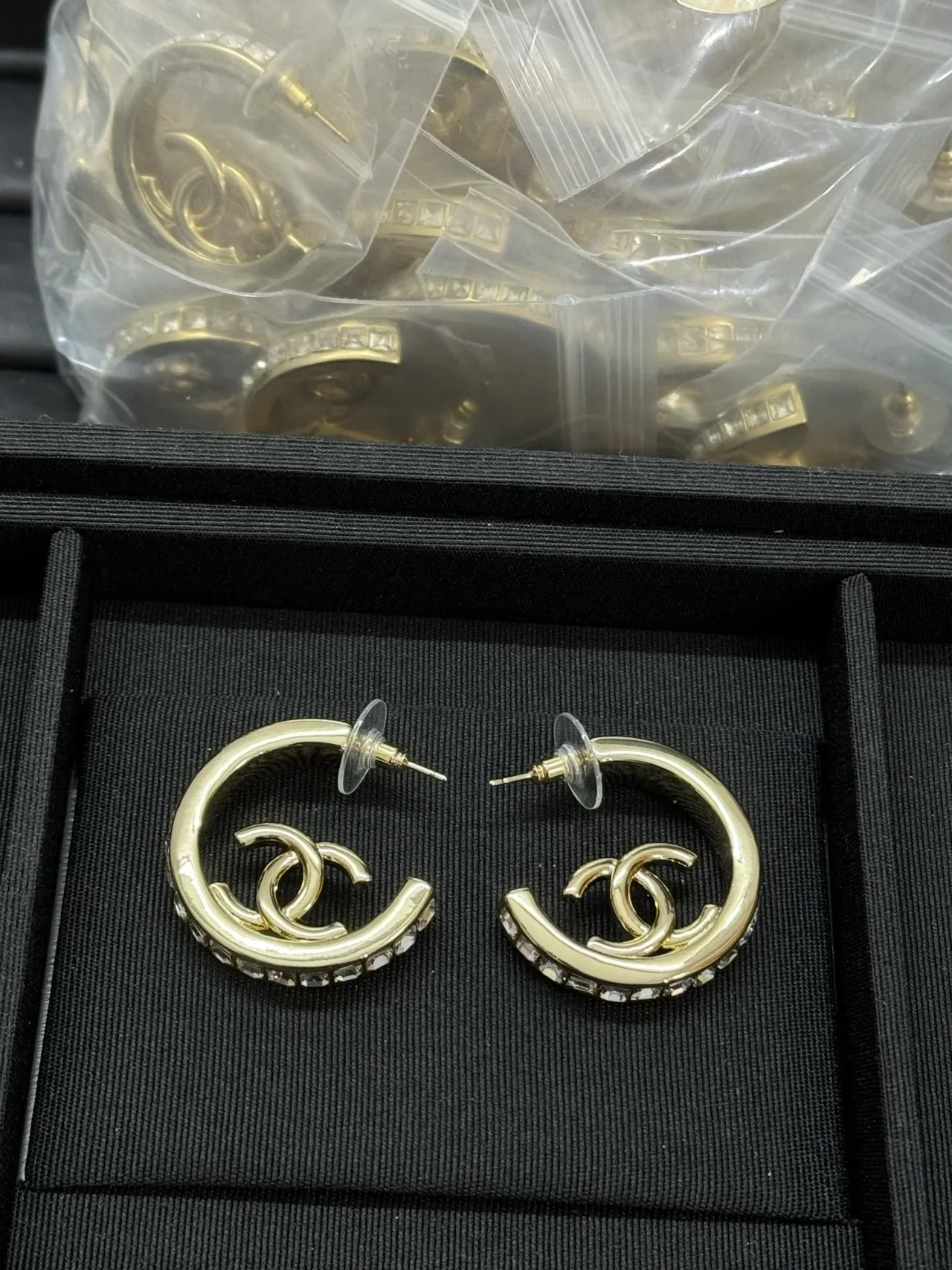 Chanel CC 圈耳 晶钻镶嵌 金色耳环 9