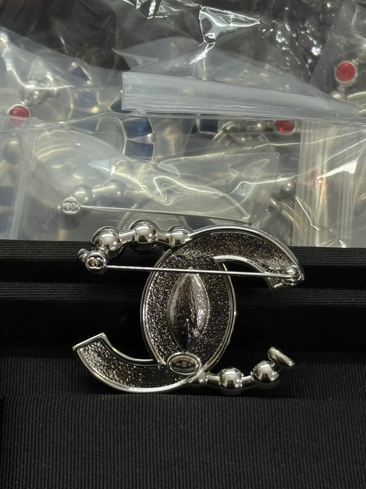Chanel CC Logo Dorado Azul Metal Interlocking Broche 2