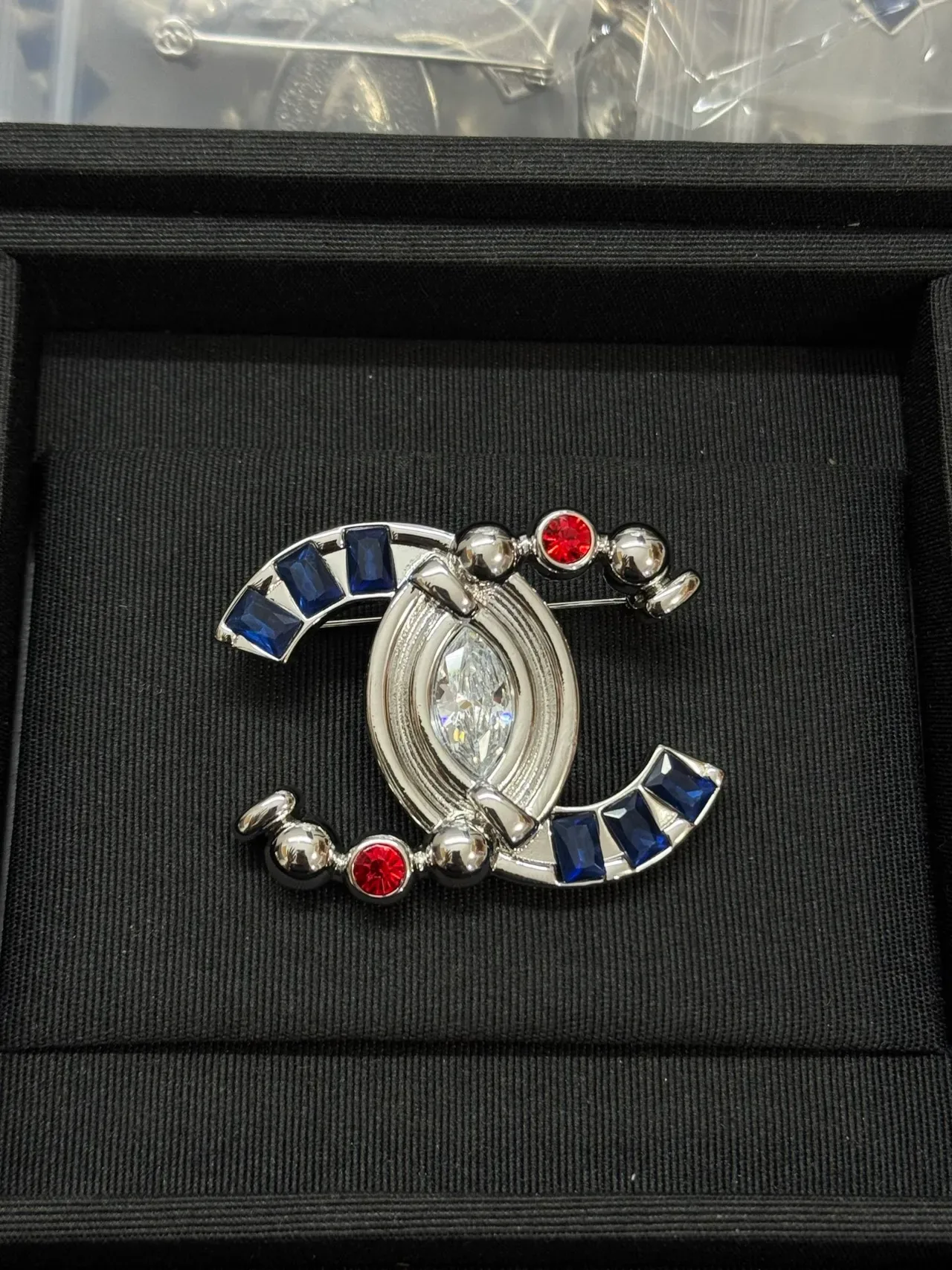 Chanel CC Logo Dorado Azul Metal Interlocking Broche 4