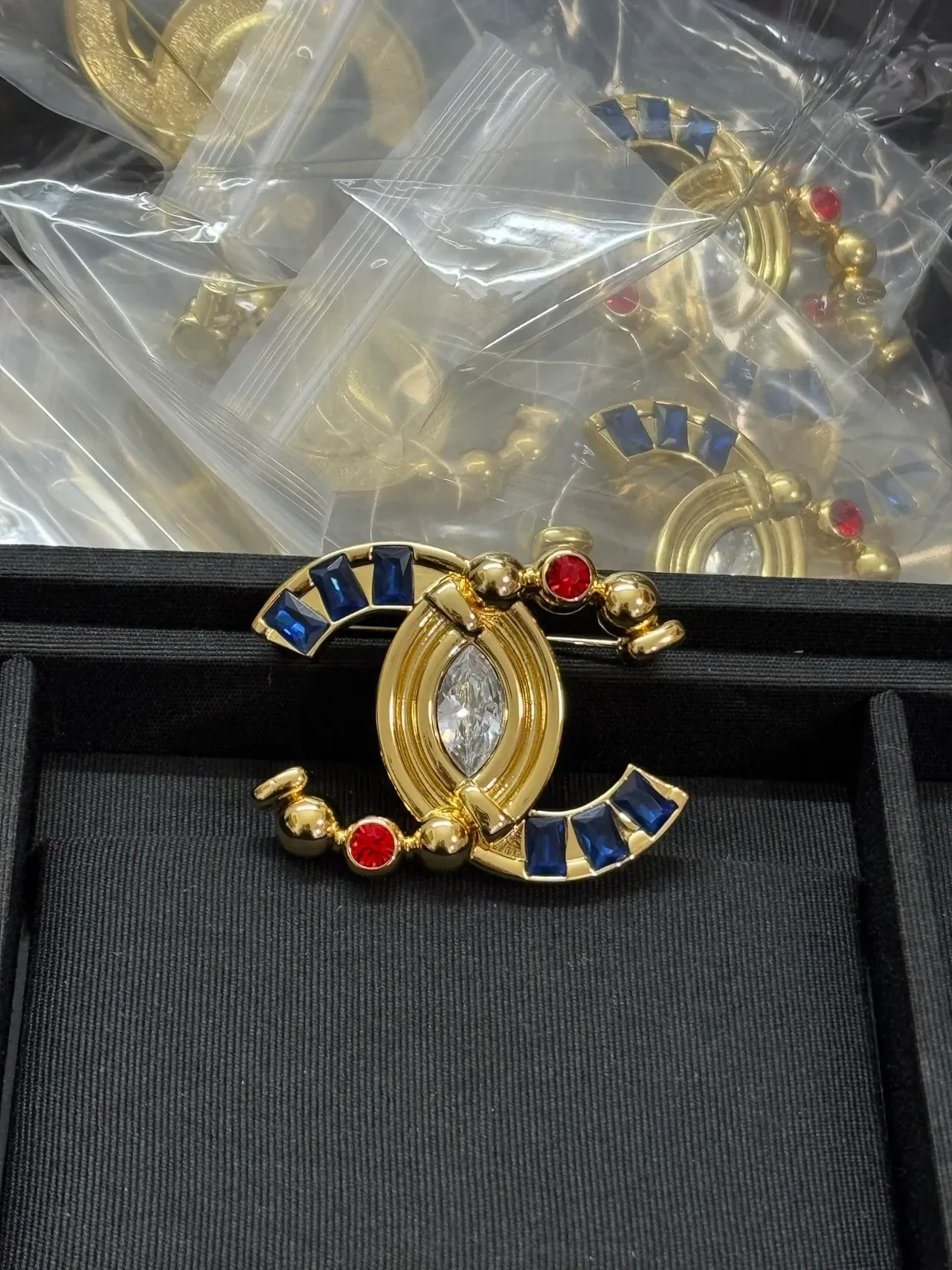 Chanel CC Logo Dorado Azul Metal Interlocking Broche 8