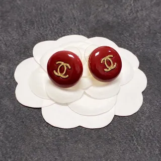 Chanel CC Logo स्टड लाल सोने का चमकदार एनामेल इंटरलॉकिंग कान की अँगूथियाँ