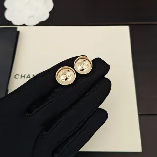 Chanel CC Stud 金米色 圆形金属 耳环