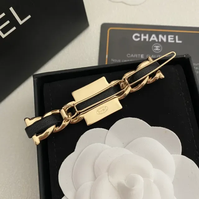 Chanel Pulseira Corrente de Elos Dourada Preta Cinto Couro Curb 3