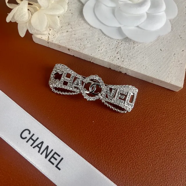 Chanel CHANEL ক্রিস্টাল লেটারিং পাপড়ি ব্রোচ 4
