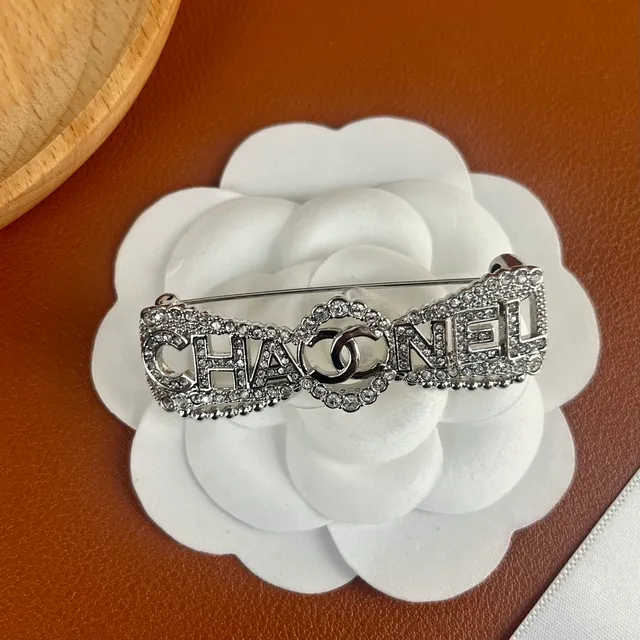 Chanel CHANEL ক্রিস্টাল লেটারিং পাপড়ি ব্রোচ 6