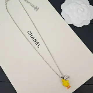 Chanel Chick Charm 黄色银色曲链搪瓷吊坠项链