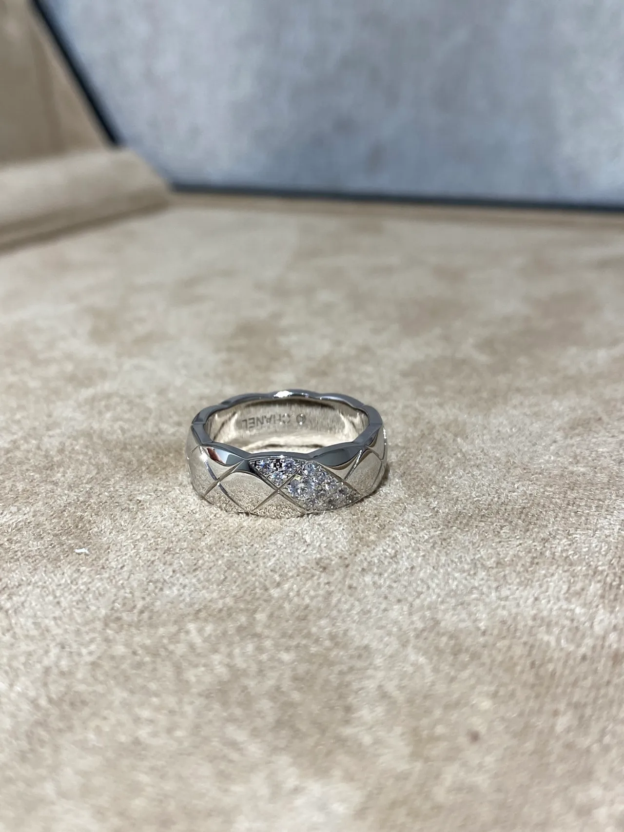 Chanel Coco Crush Ouro Prata Quiltada Corte Diamante Faixa Pavé-Set Detalhe Cristal Anel 2