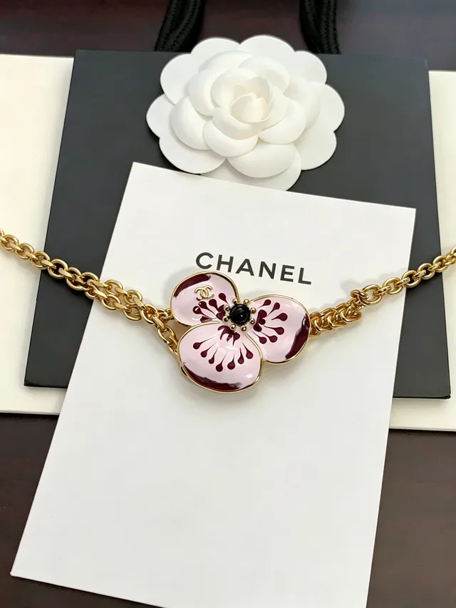 Chanel Floral Enamel and Pearl Gold-Tone Chain Necklace 3