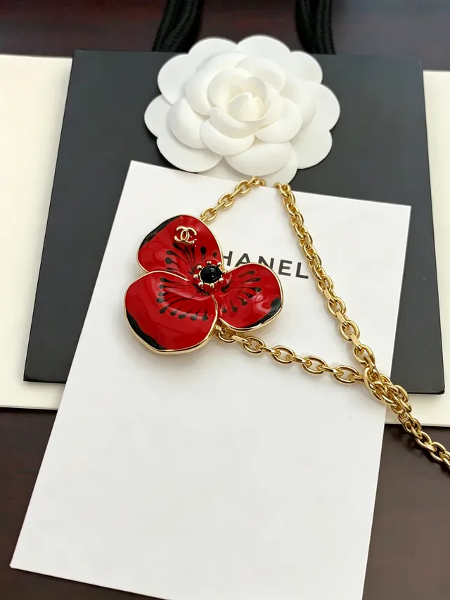 Chanel Floral Enamel and Pearl Gold-Tone Chain Necklace 4