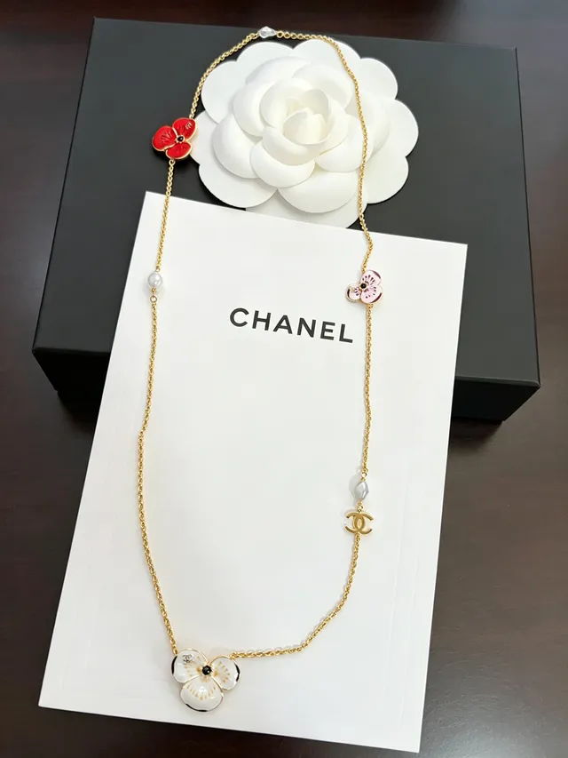 Chanel Floral Enamel and Pearl Gold-Tone Chain Necklace 5