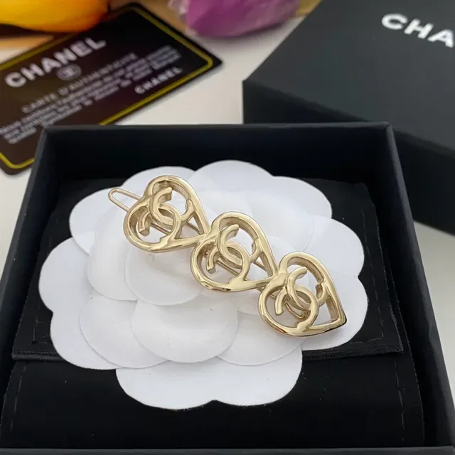 Chanel Broche Or Noir Métal Triple Cœur 3