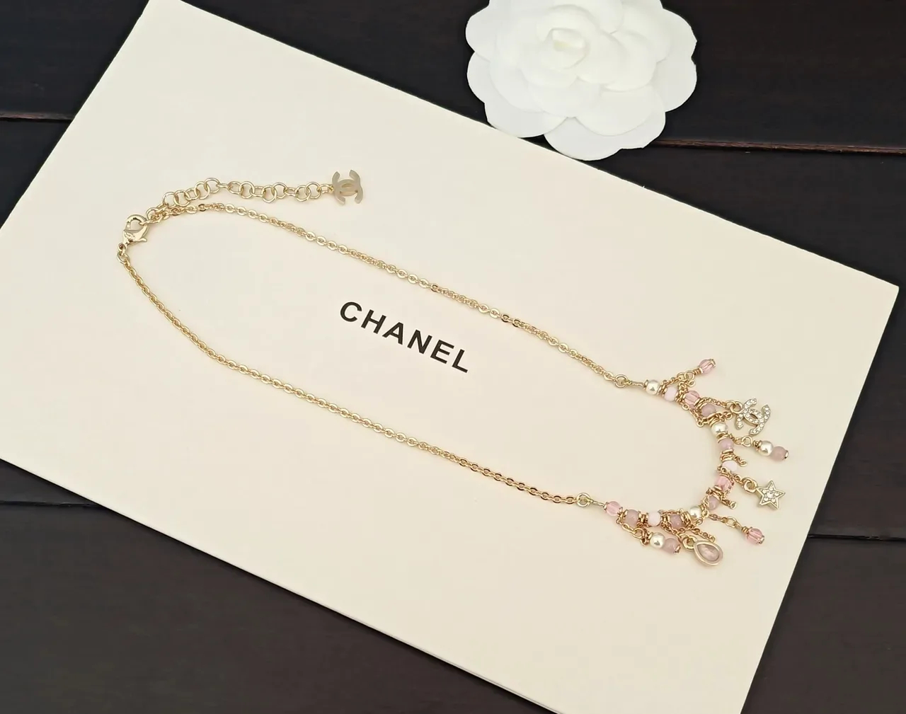 Collar Chanel Cadena de Oro Rosa Multi-Charm 4