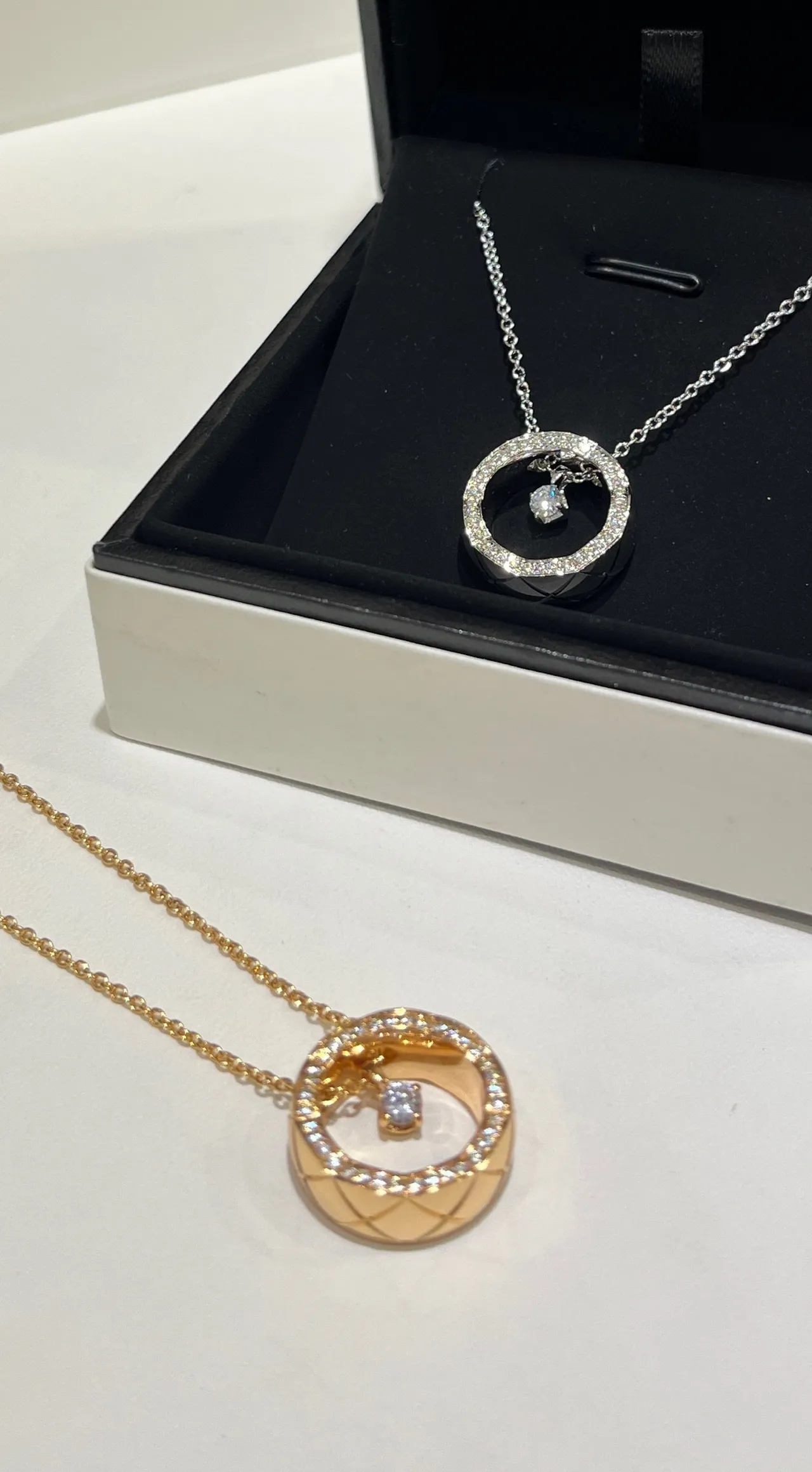 Collier Chanel or jaune Pavé diamant cercle ouvert pendentif 2