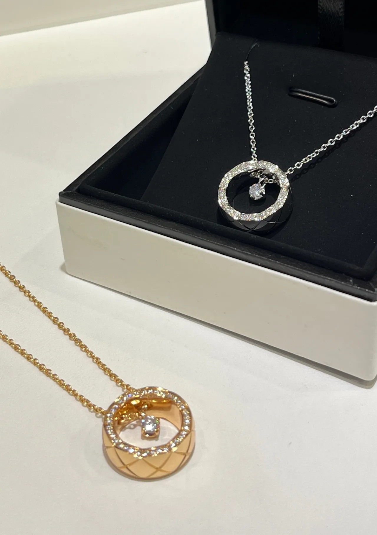 Collier Chanel or jaune Pavé diamant cercle ouvert pendentif 3