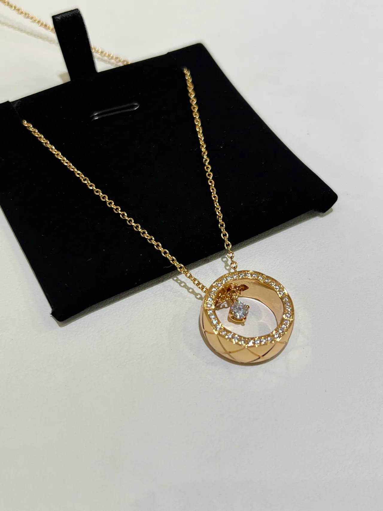Collier Chanel or jaune Pavé diamant cercle ouvert pendentif 5