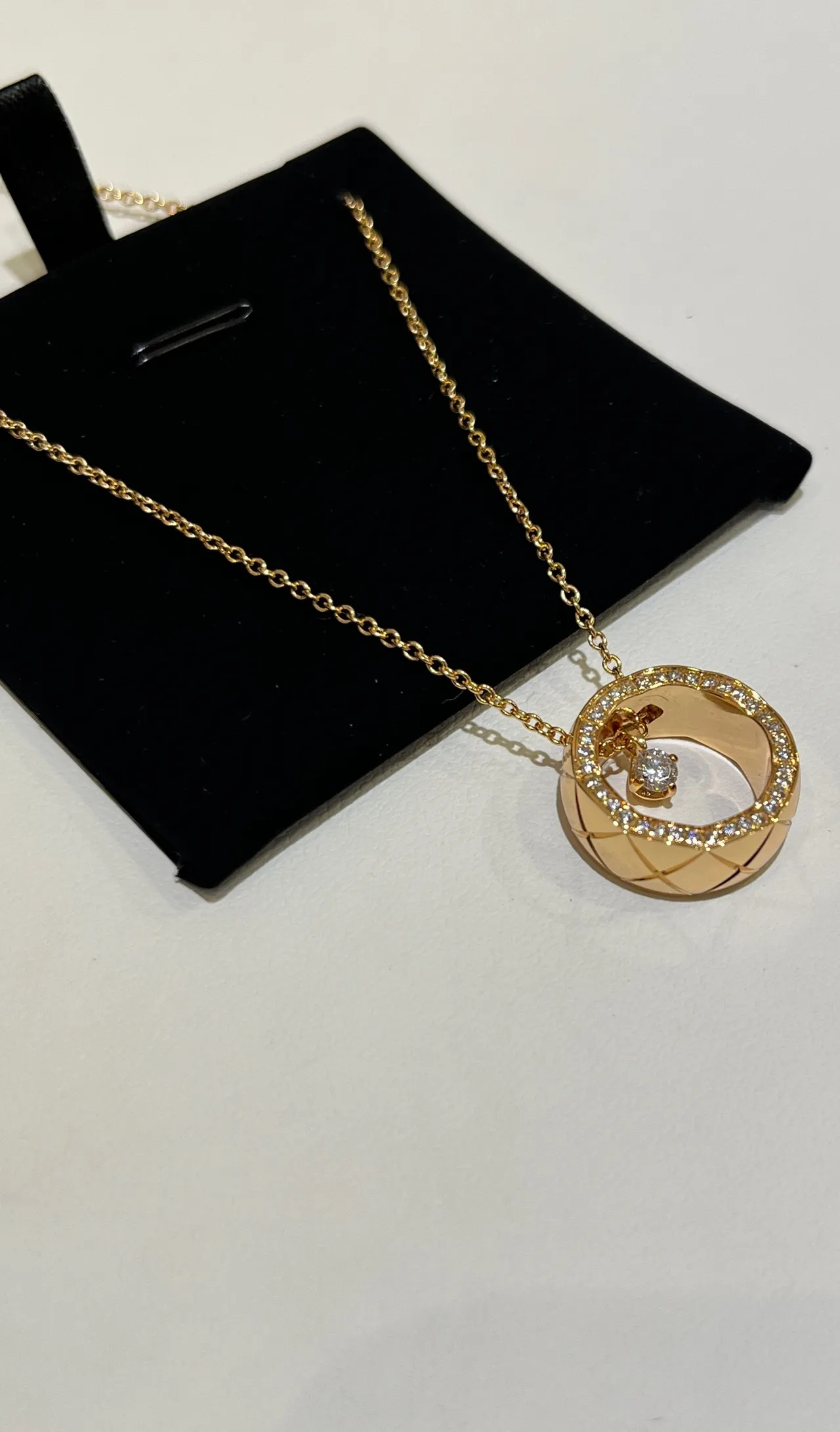 Collier Chanel or jaune Pavé diamant cercle ouvert pendentif 7