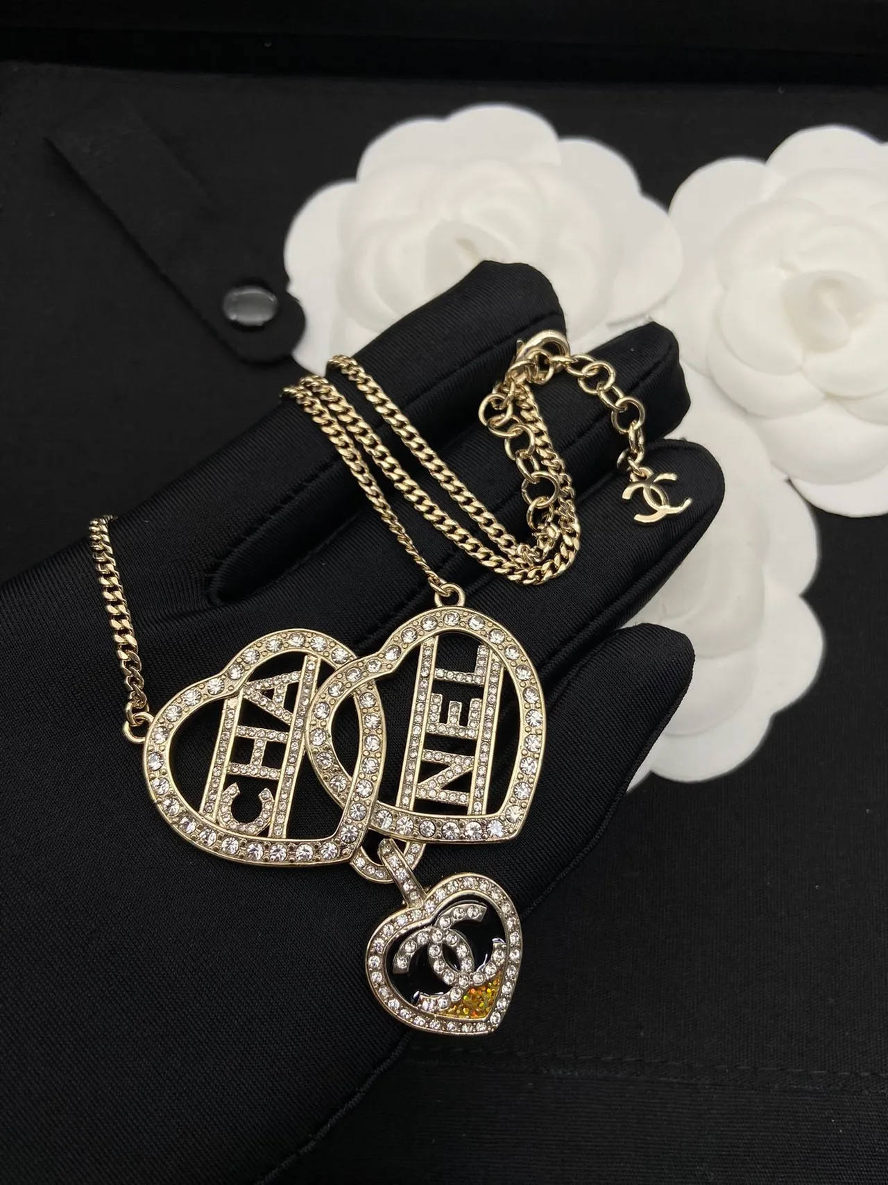 Chanel Colar Motivo Coração Ouro Preto Crystal-Pavé 3