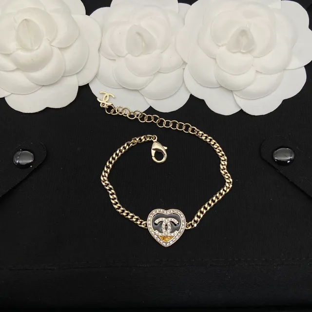 Chanel Colar Motivo Coração Ouro Preto Crystal-Pavé 4