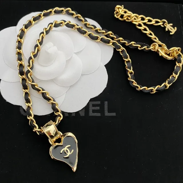 Collier Chanel Pendentif Cœur Chaîne Noire Or Tordue Maillons Cuir Entrelacés 9