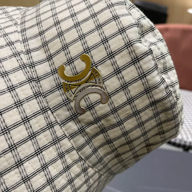 Chanel Interlocking CC Logo प्लेड बकेट हट 2