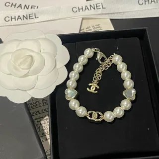 Chanel मोती की चूड़ियाँ सफेद सोना दिल-क्रिस्टल एक्सेंट चूड़ियाँ