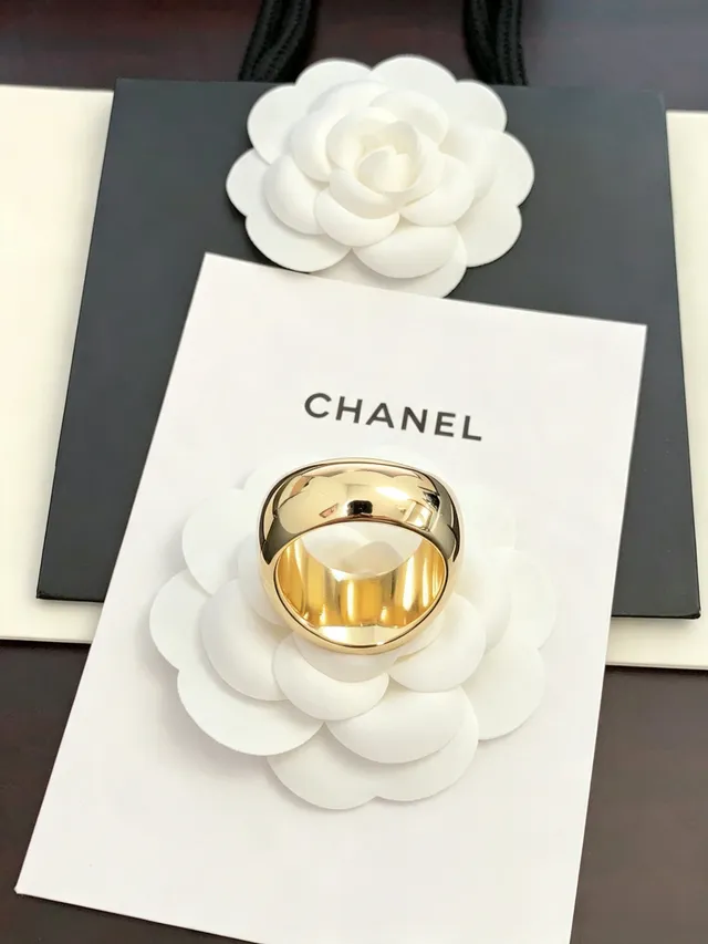 Chanel Pearl Signet Ring Gold-Tone White Pearl Ring 2