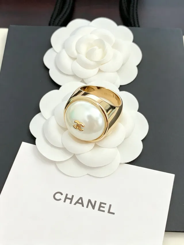 Chanel Pearl Signet Ring Gold-Tone White Pearl Ring 3