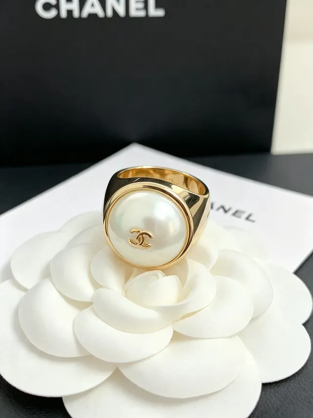 Chanel Pearl Signet Ring Gold-Tone White Pearl Ring 4