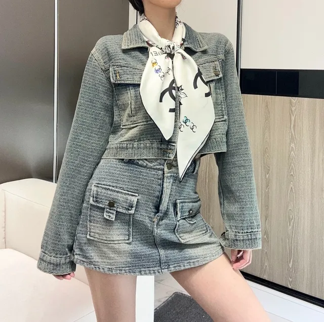 Chanel Scarf-Tied Strapless Graphic-Print Vest Top 9