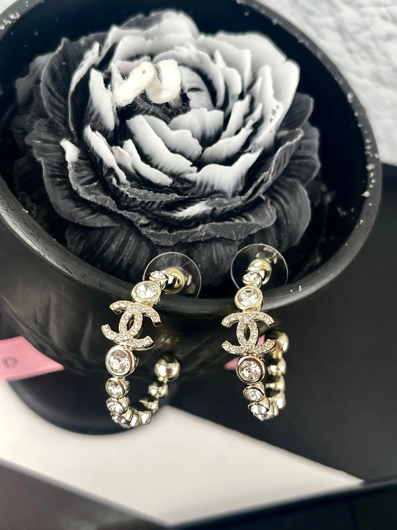 Chanel Aros plateados transparentes silueta de aro cristal-set bezels aretes 8