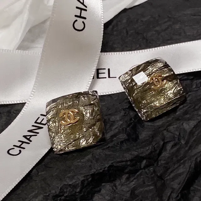 Chanel Square Crinkled Metallic Gold-Tone CC Logo Earrings 7