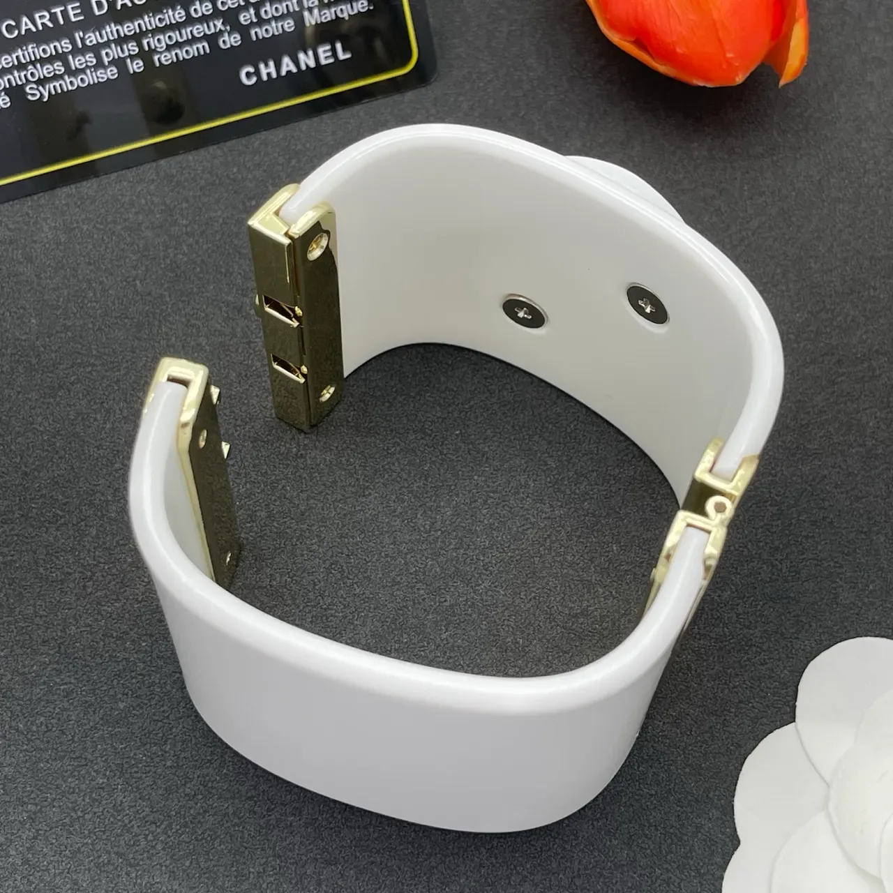 Chanel Bolsa Clutch Branco e Dourado Quatro Folhas CC 4