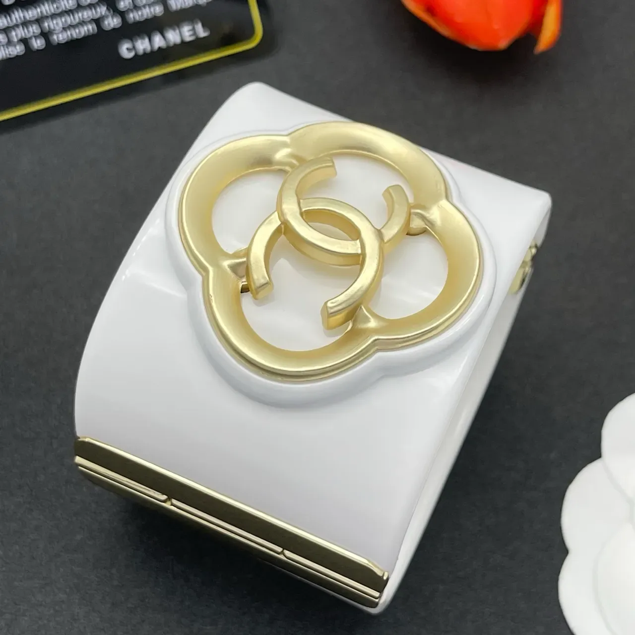 Chanel Bolsa Clutch Branco e Dourado Quatro Folhas CC 6