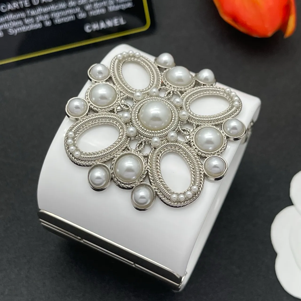 Chanel White Silver Pearl-Embellished Cable-Link Metalwork Envelope Clutch 6