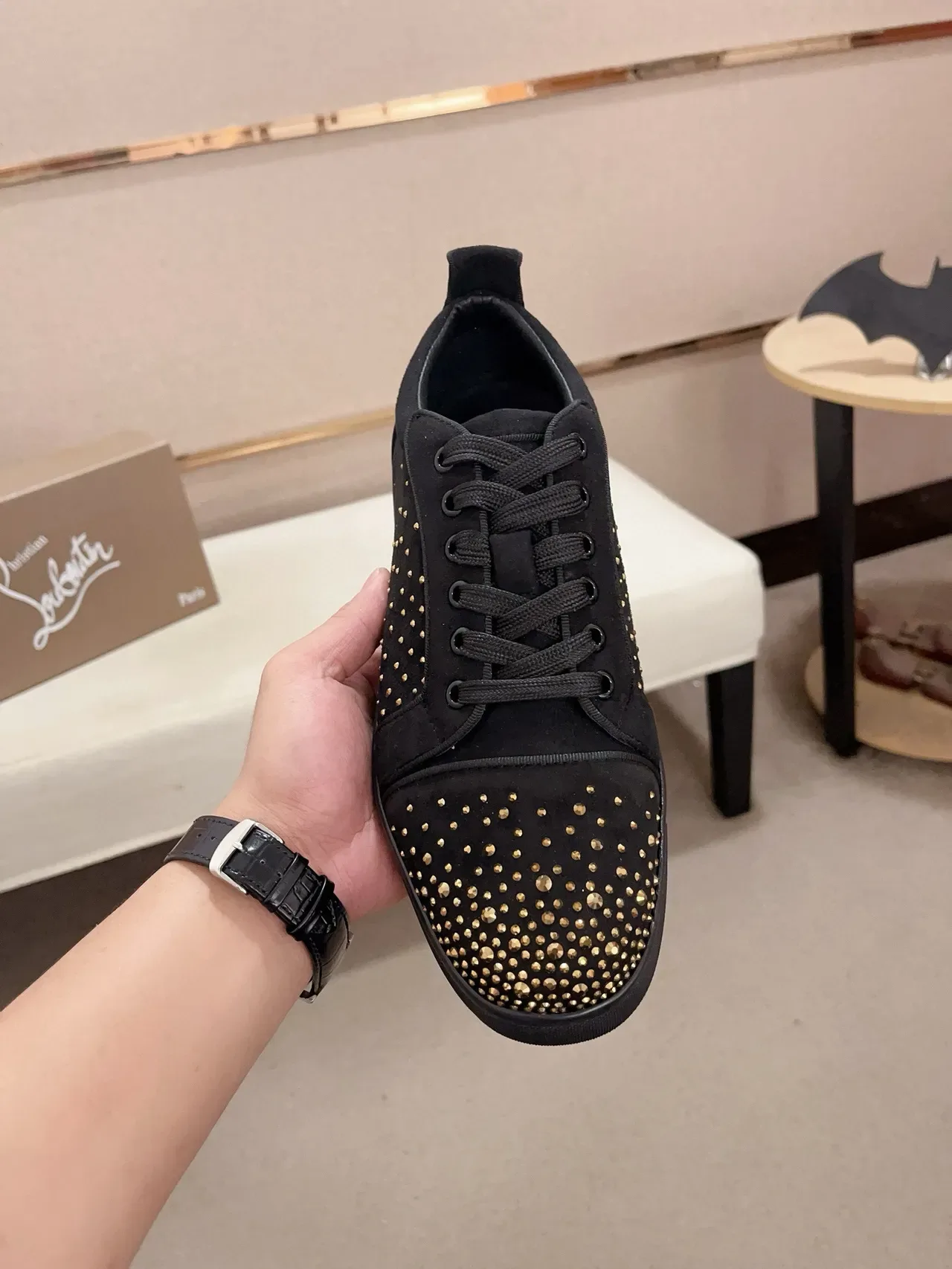 Christian Louboutin أسود ذهبي غاموس تطريز المسامير لايف ستايل سنيكرز 2