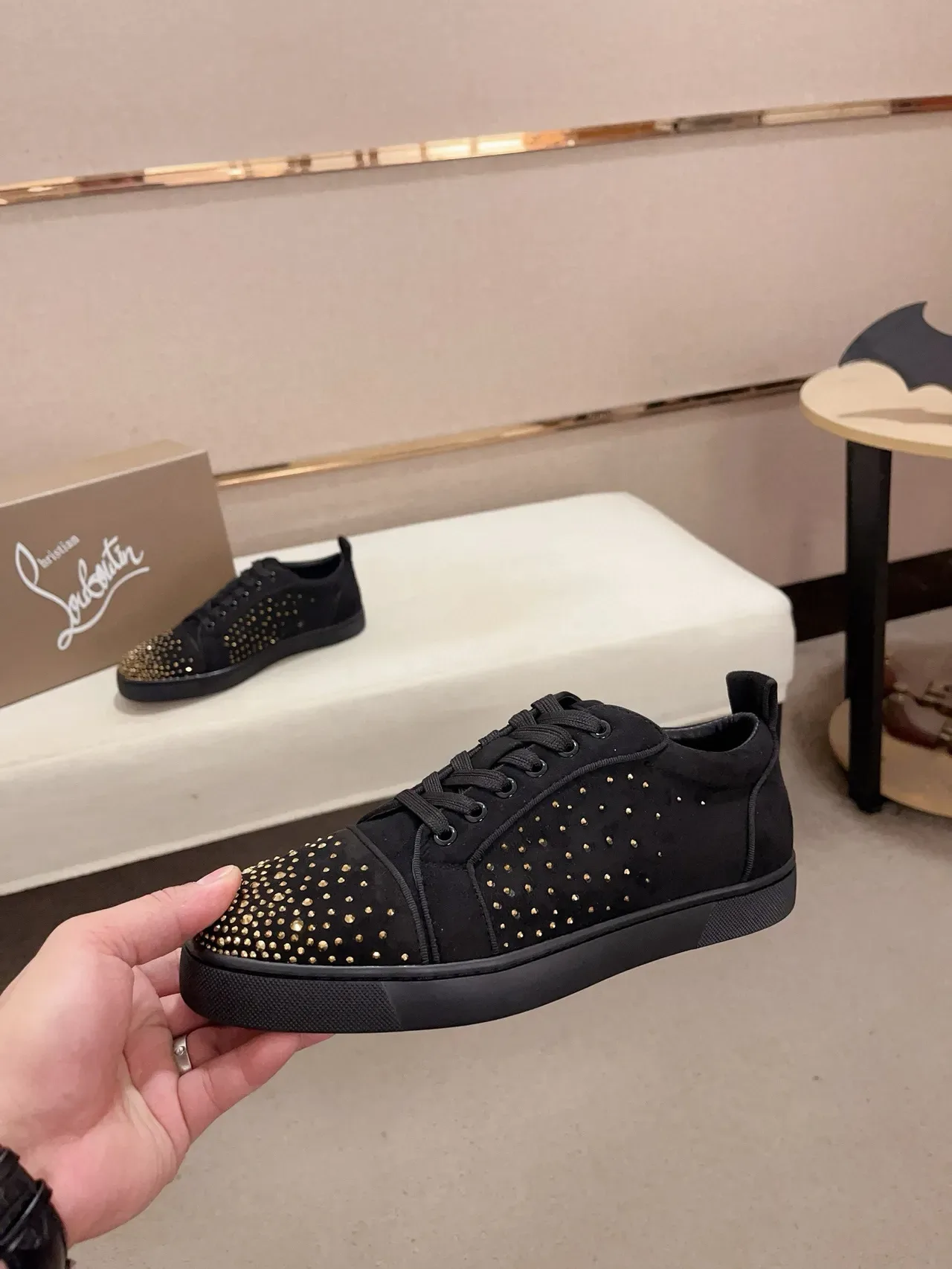 Christian Louboutin أسود ذهبي غاموس تطريز المسامير لايف ستايل سنيكرز 3