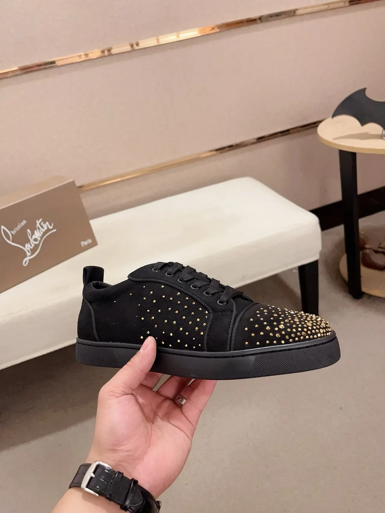 Christian Louboutin أسود ذهبي غاموس تطريز المسامير لايف ستايل سنيكرز 4