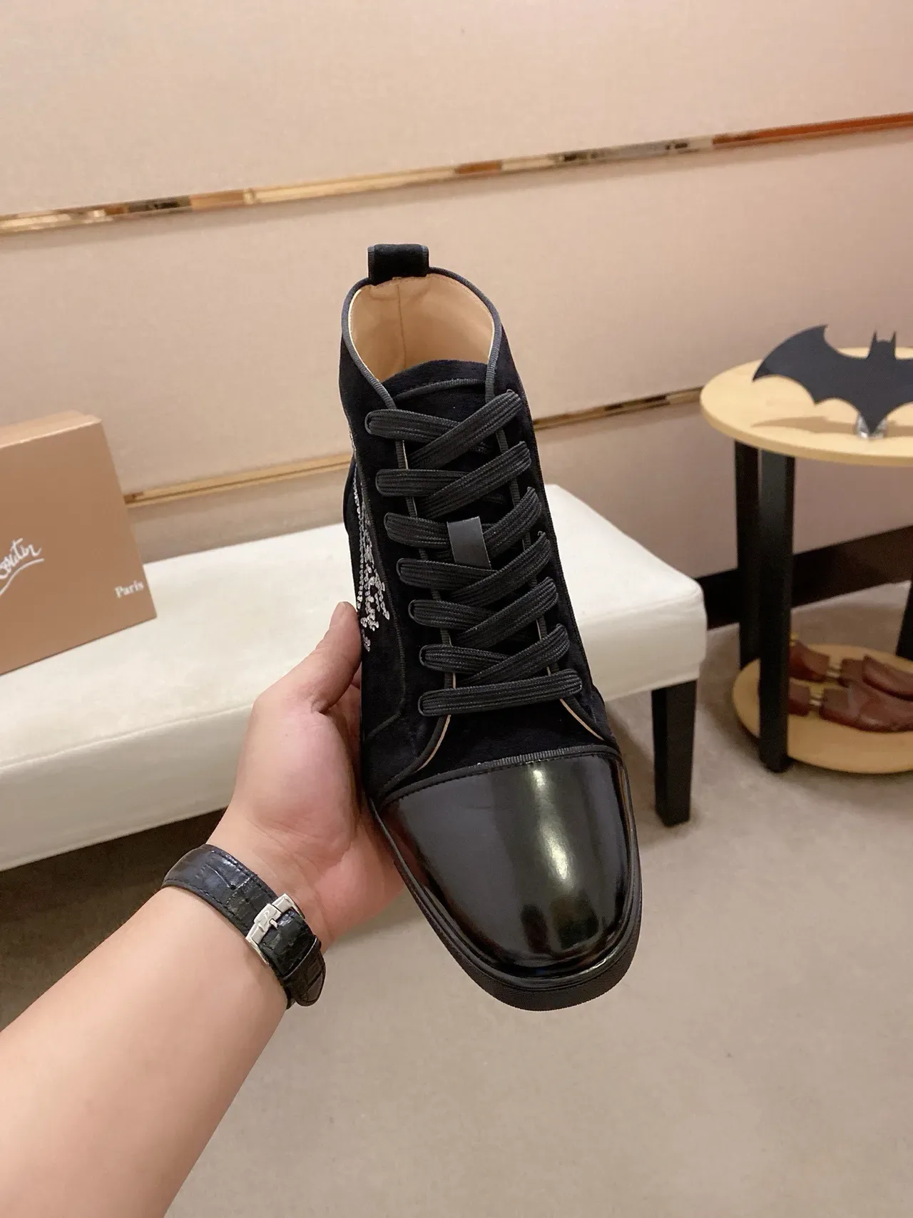 Christian Louboutin Baskets Lifestyle Noires en Daim et Cuir Verni Hautes 2