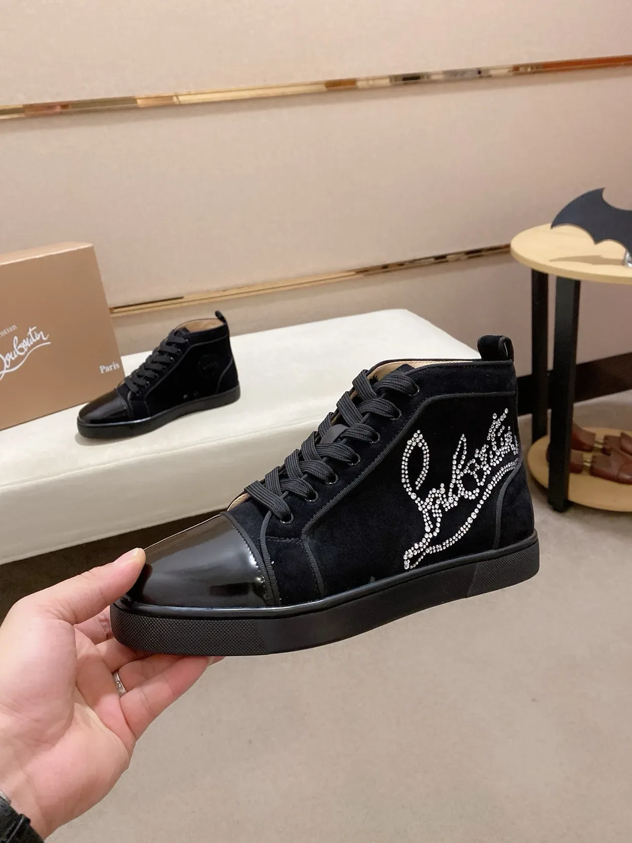 Christian Louboutin Baskets Lifestyle Noires en Daim et Cuir Verni Hautes 3