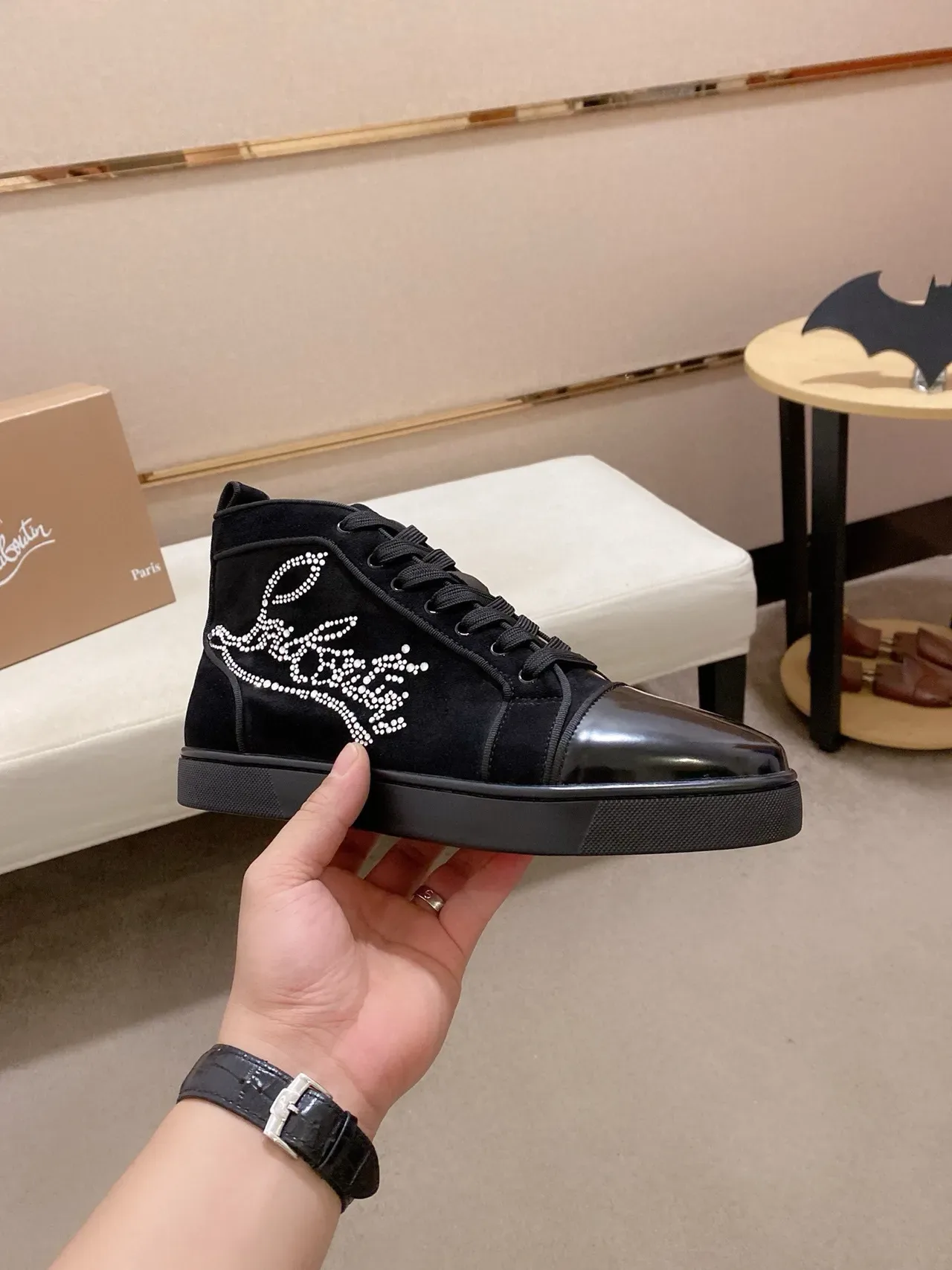 Christian Louboutin Baskets Lifestyle Noires en Daim et Cuir Verni Hautes 4