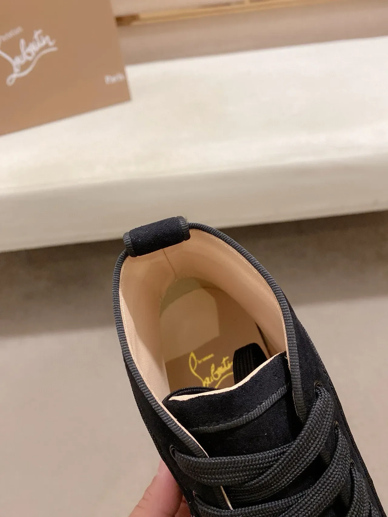 Christian Louboutin Baskets Lifestyle Noires en Daim et Cuir Verni Hautes 6