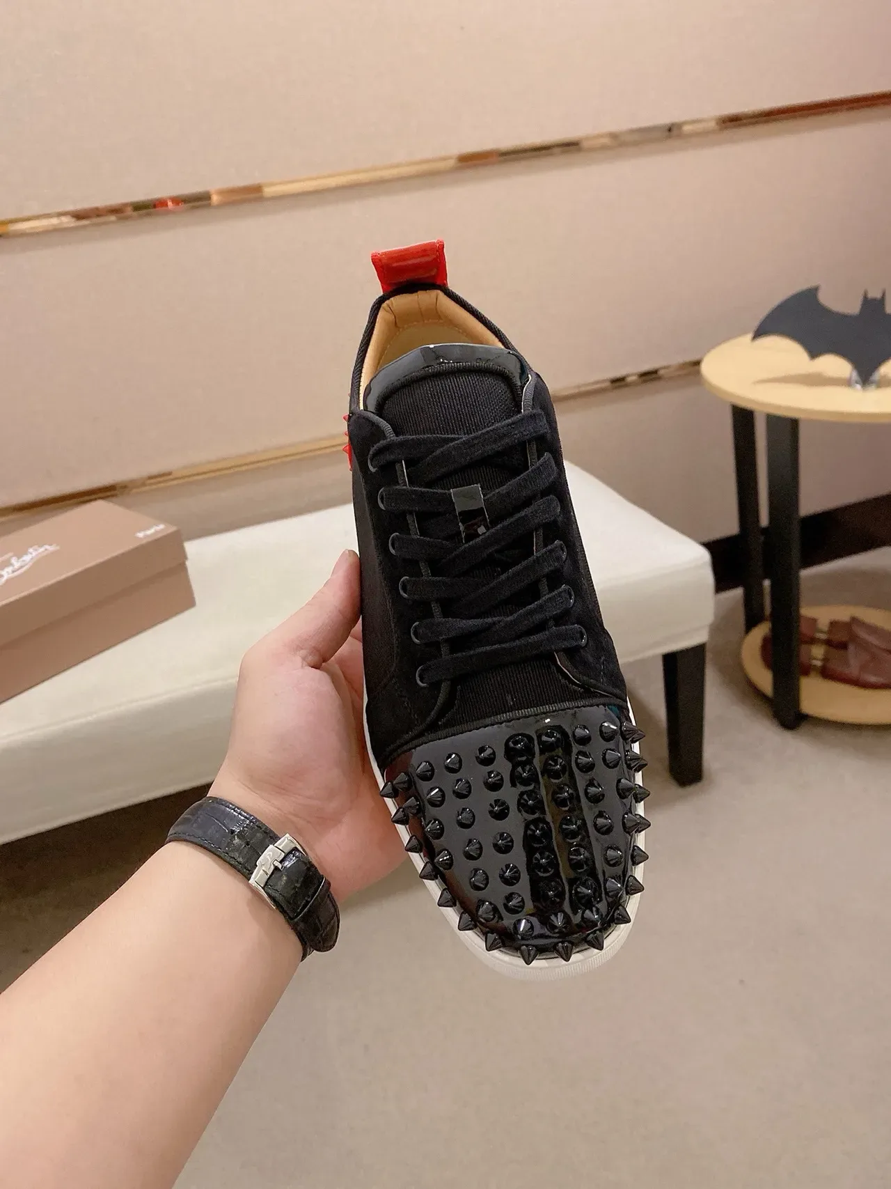 Christian Louboutin Tênis Lifestyle Preto e Vermelho com Ponta Espigada e Contraforte do Calcanhar 2